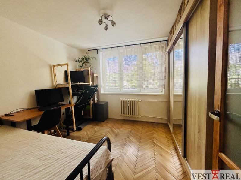 izba s pracovňou .jpg