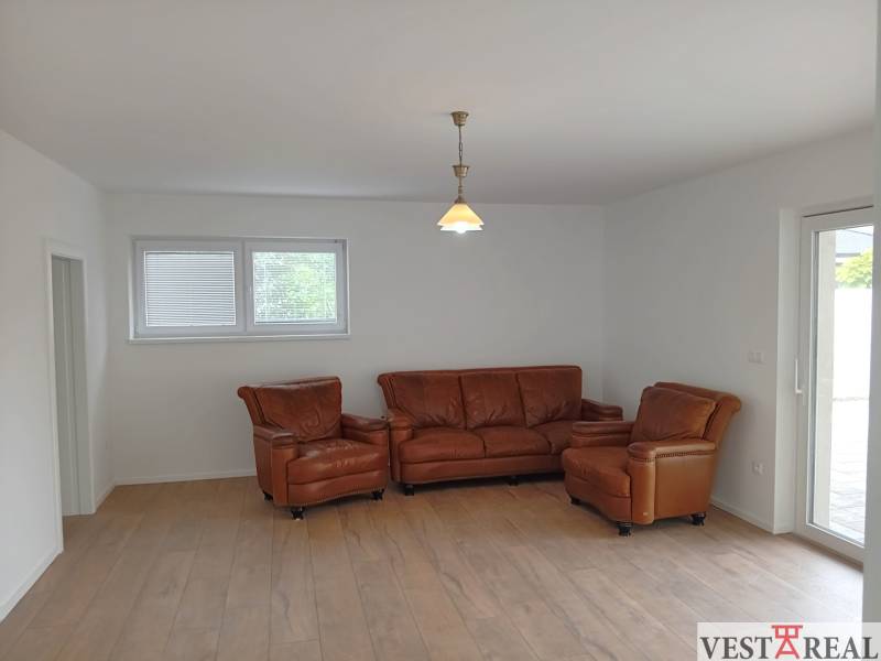 obývacia izba s výstupo