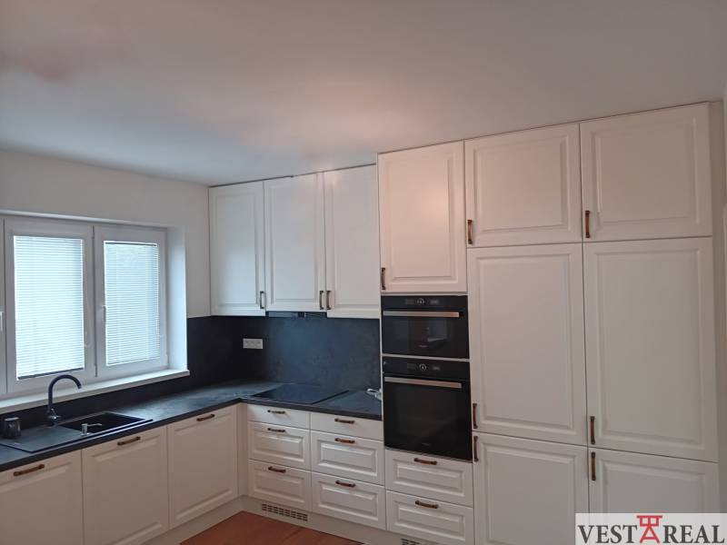 kuchynská linka zo vstavanými spotrebičmi