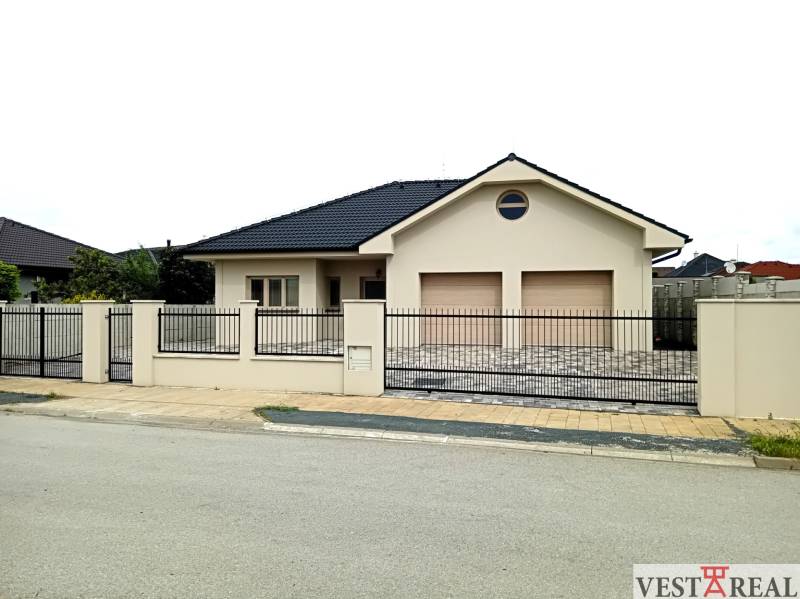 Rodinný dom pohľD OS ULICE