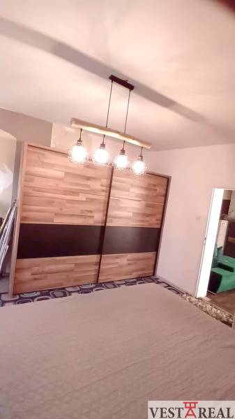 skriňa v spálni 2.jpg