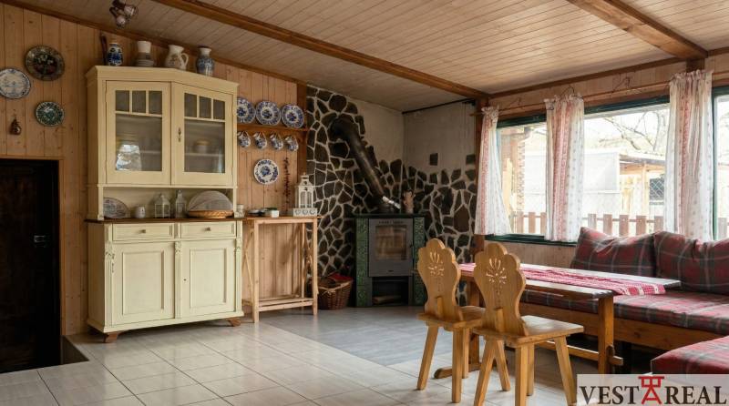 Murovaný záhradný domček .jpg