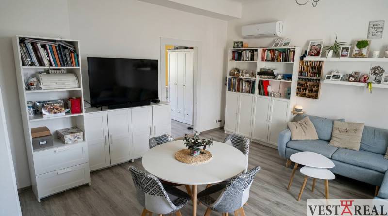 obývacia izba prepojená s kuchyňou.jpg