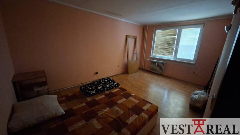 neprechodná izba .jpg