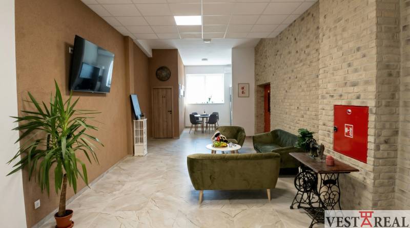 rokovacia časť z kuchyňkou.jpg