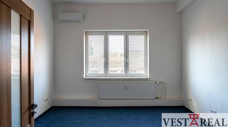 Kancelária na prenájom 24 m2.jpg