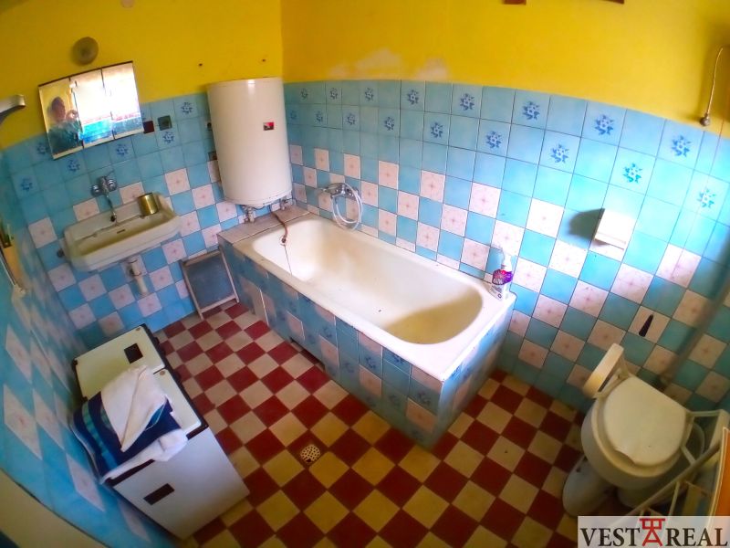 kúpelňa s vaňou a s WC.jpg